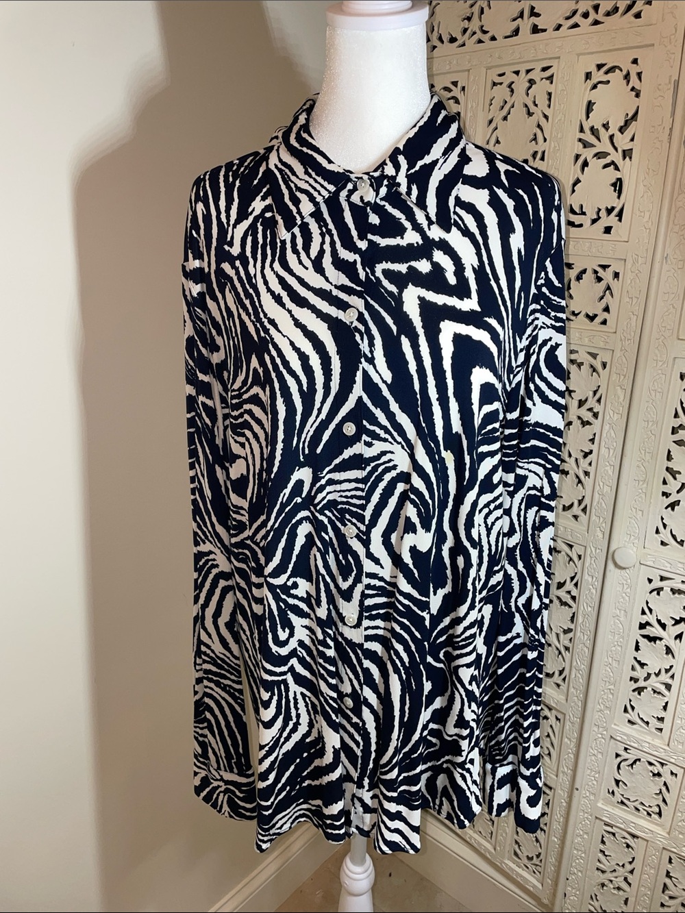 ELLEN TRACEY Zebra Print black and white   Button-Up Women’s top